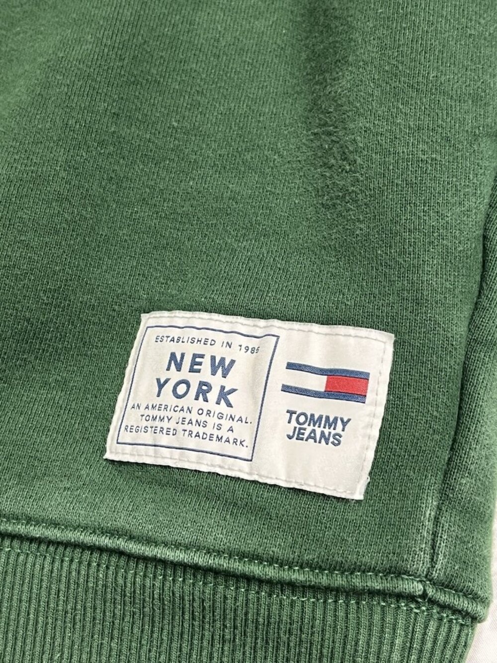 Women’s Size Medium Tommy Jeans Crewneck Sweatshirt Spell Out Green Flag Heavy - Picture 6 of 16